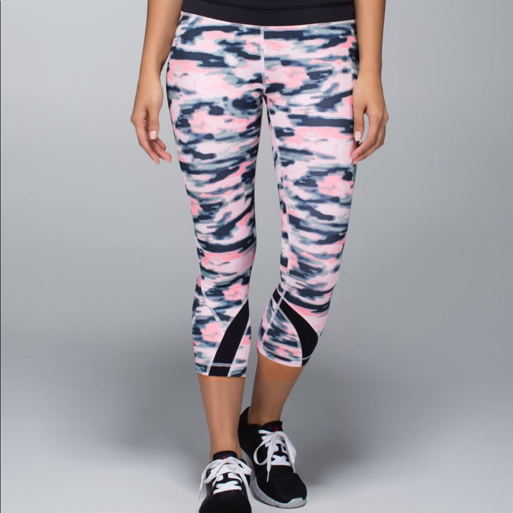 Lululemon pink camo run inspire crops